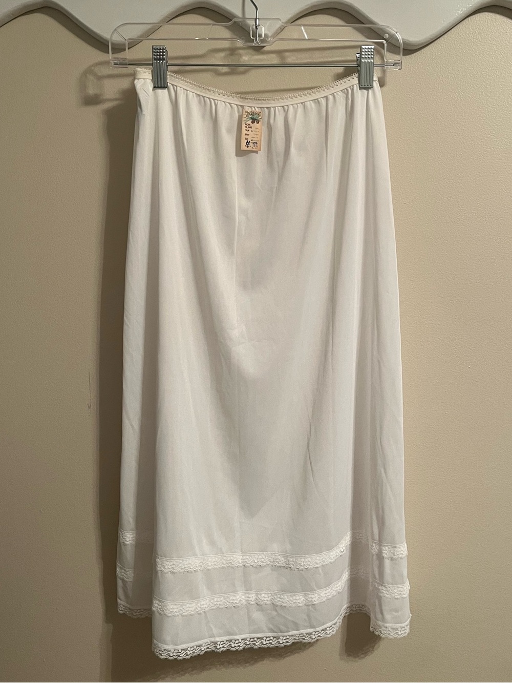 🩷FREE SHIPPING🩷 NWT Vintage Pinehurst Lace Trimmed Slip Size M